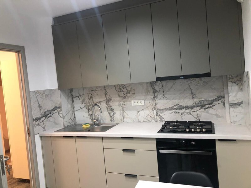 Drumul Taberei vis a vis Auchan bloc BRD